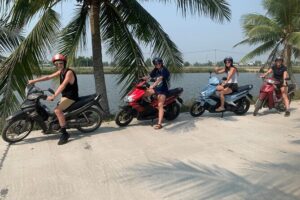 3 Hours Hoi An Countryside Motorbike Tour - Tra Que Vegetable Village: seeing how local greens get made