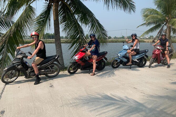 3 Hours Hoi An Countryside Motorbike Tour - Tra Que Vegetable Village: seeing how local greens get made
