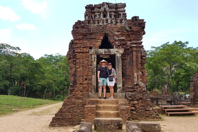 A Private Full Day Tour to My Son Sanctuary & Marble Moutains - Stop 3: Lunch time in Da Nang (traditional noodle included)