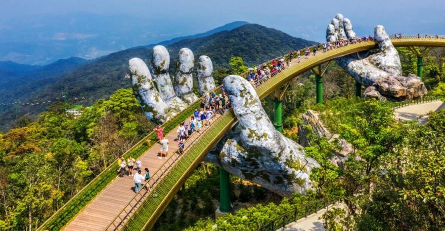 Ba Na Hills and Golden Bridge Private Tour - Buddha and Temple Time: Chua Mountain and Linh Ung Pagoda