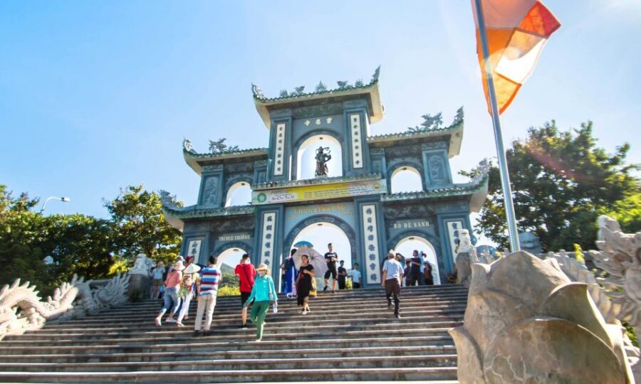 Ba Na Hills and Golden Bridge Private Tour - Lunch and the Middle of the Day: How to Stay Comfortable