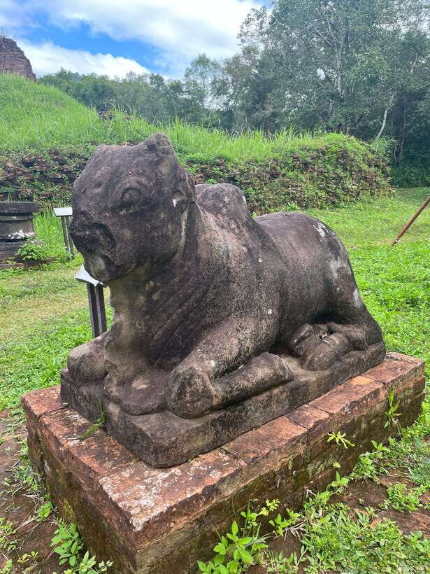 Best tour/ transfer to My Son Sanctuary - Da Nang photo check-ins: Golden Bridge and the Nghinh Phong area