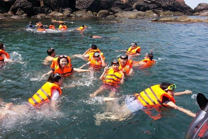 Cham Island: Snorkeling Tour - Getting to Cua Dai Wharf and boarding a traditional wooden boat
