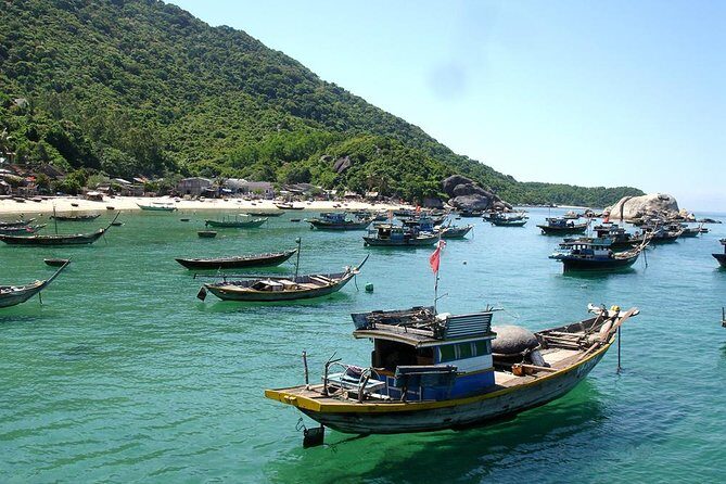 Cham Island Tour Snorkeling -Sunbathing - Nice Beach - Speedboat - Getting through the crowd and the vendor wave