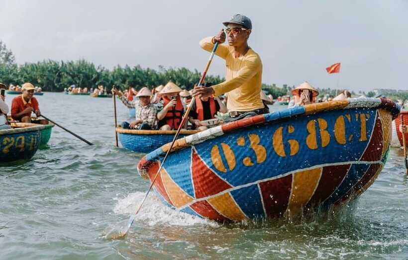 Coconut Boat Hoi An - Catching crabs and casting fishing nets with your guide