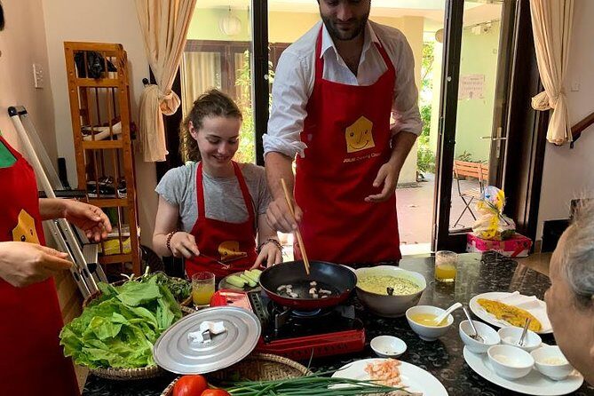Cooking with Jolie in Hoi An - Hoi An Ancient Town: the warm-up walk that sets the scene