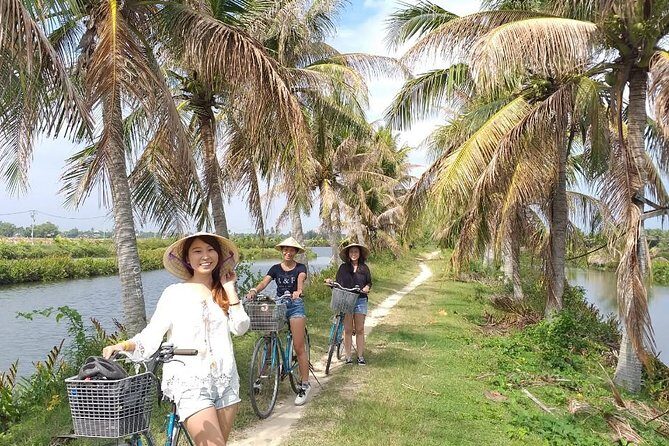 Countryside bike tour, basket boat and cooking class - What the Guides Add: Long and Lily’s Different Kinds of Help