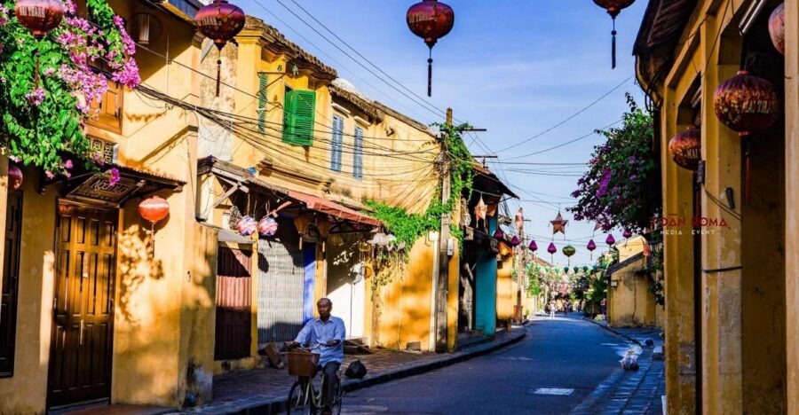 Hoi An: 2.5-Hour Street Food Tour - Choosing the Right Date: Lunar Calendar Menu Changes