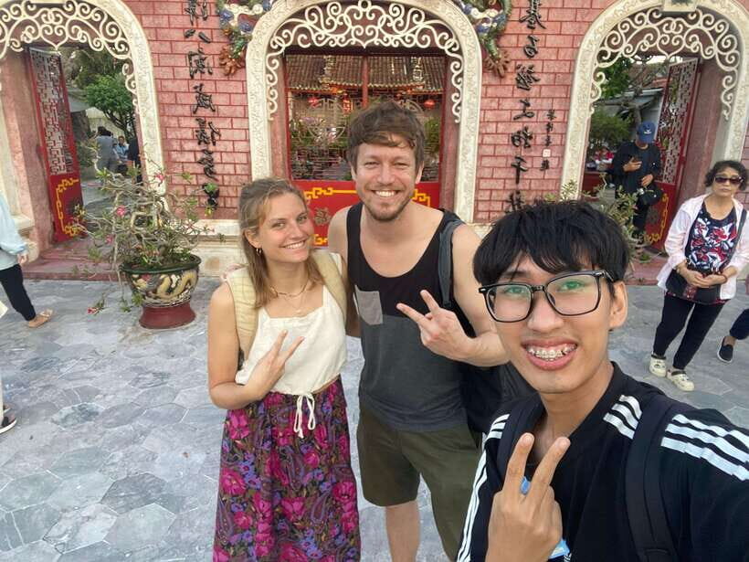 Hoi An Ancient Town - Walking Tour with Local Guide - The guide makes the difference: stories, humor, and easy explanations
