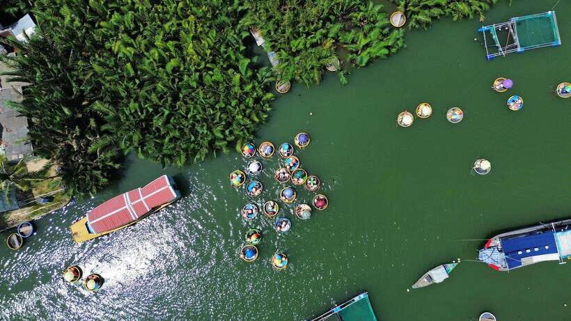 Hoi An: Basket Boat Ride by The Basket Boat Café - Finding the right basket boat spot in Hội An’s river lanes