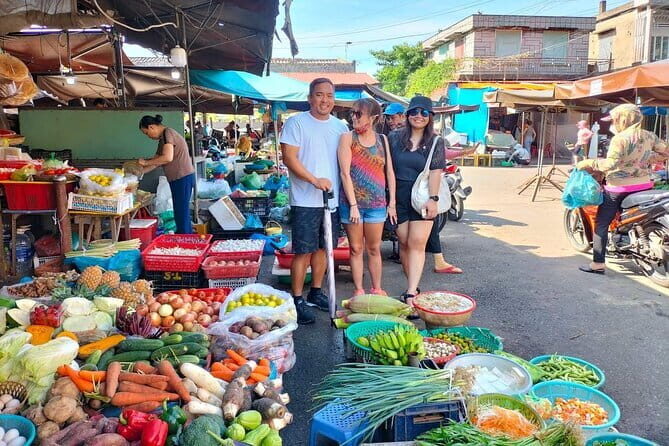 Hoi An Cooking Class & Vespa Cooking Adventure Tour - Cam Chau market stop: shopping like you mean it