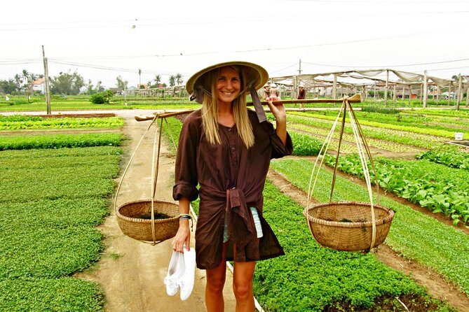 Hoi An Countrylife Tour Experience & Vietnamese Set Menu - Thanh Ha pottery village: walk the red brick lanes and watch real making