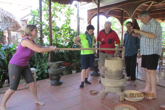 Hoi An countryside biking - Basket Boat - Vegetable village - Local home Cooking - Pedal out around Han Oi: biking that actually feels like countryside