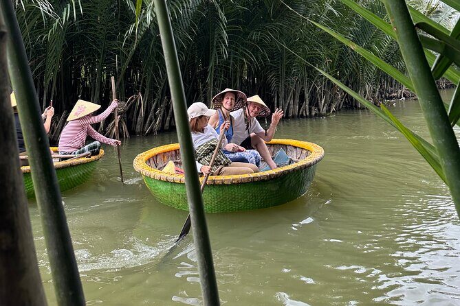 Hoi An countryside cycling Tour,Basket Boat-organic farming-lunch - Guide Man and the pace: why this tour feels stress-free
