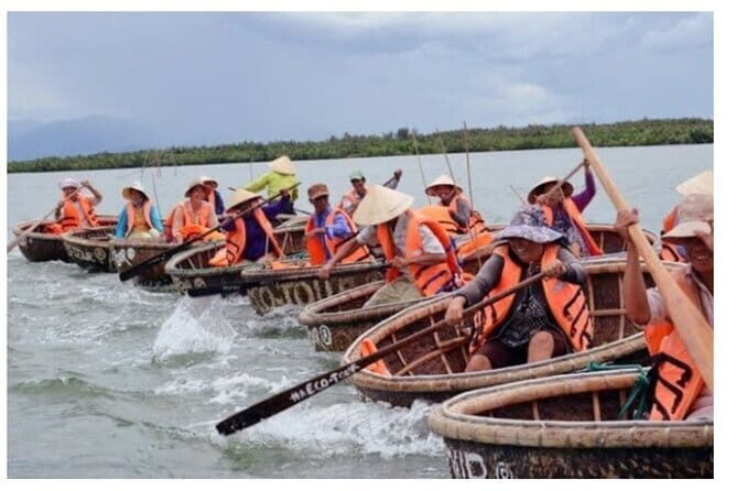 Hoi An Countryside Tour by Car/Motorbike or cycling - Lunch at an air-conditioned riverside restaurant: where the day resets