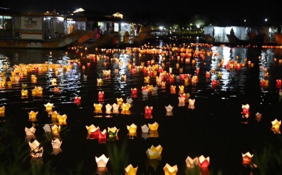 Hoi An : Hoai River Boat Trip by Night and Floating Lantern - Price and value: what $8 includes and what you should budget separately