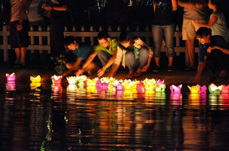 Hoi An: Hoai River Night Boat Trip and Floating Lantern - Lantern Wishes on the Hoai River in 15 Minutes