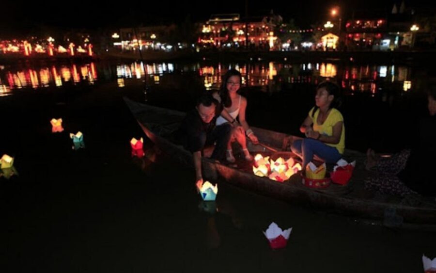 Hoi An: Hoai River Night Boat Trip and Floating Lantern - Price and Value: About $10 for Lantern + Boat