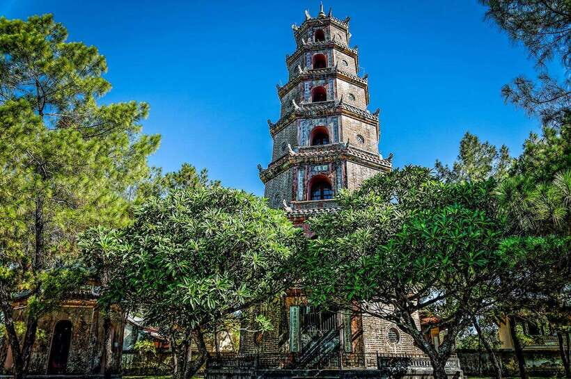 Hoi An: Imperial Hue And Scenic Hai Van Pass Discovery Tour - Thien Mu Pagoda: peace with a hard historical edge