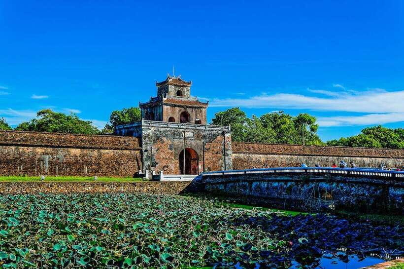 Hoi An: Imperial Hue And Scenic Hai Van Pass Discovery Tour - The Perfume River boat ride: a short pause with a view shift