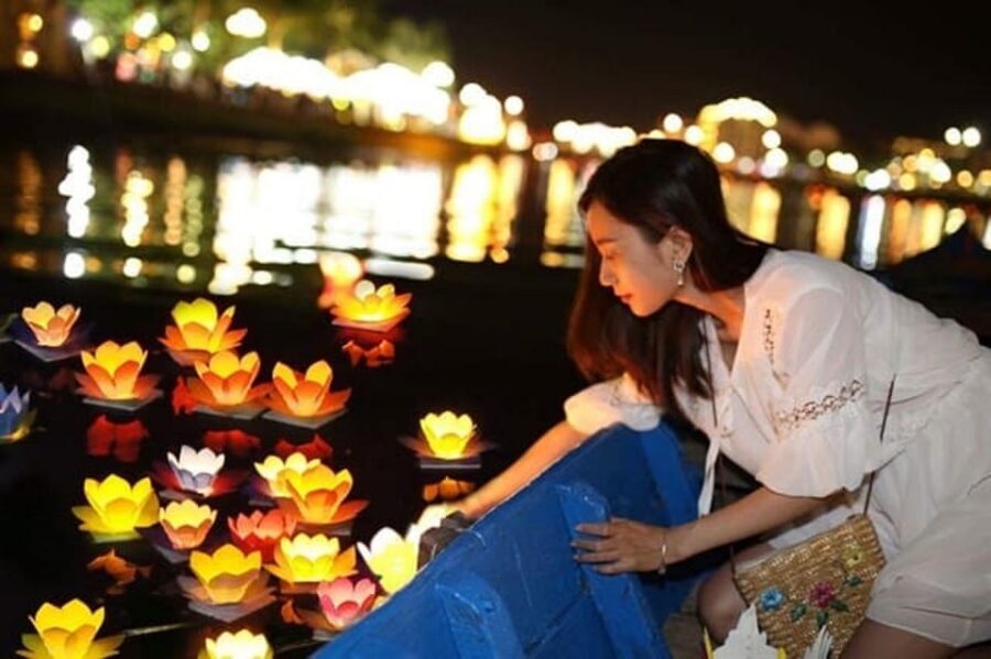 Hoi An Lantern Boat Ride on the Thu Bon River - Why a Thu Bon lantern boat feels different than regular sightseeing