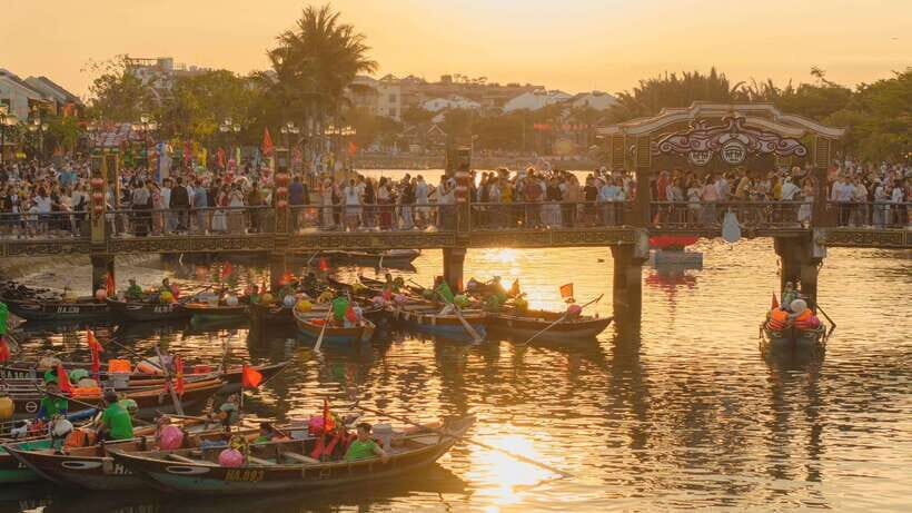 Hoi An : Lantern Boat Trip & Release Lantern - Night on the Hoai River: why this fits Hoi An