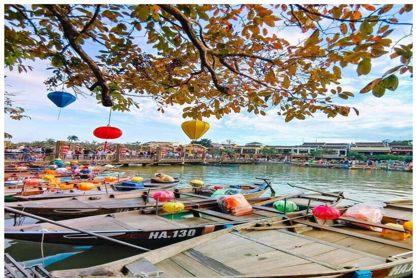 Hoi An : Lantern Boat Trip & Release Lantern - Releasing your lantern on the Hoai River: the moment you’ll remember