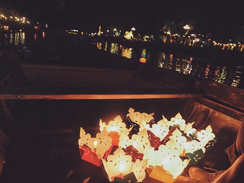 Hoi An: Night Boat Trip and Release Lantern at Hoai River - Key moments that make this trip work