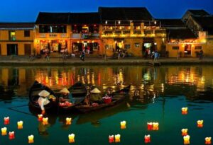 Hoi An: Night Boat Trip and Release Lantern at Hoai River - The 20-minute river trip: views, timing, and how the lantern release works