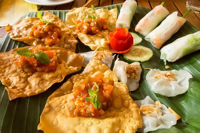 Hoi An Night Market - Ancient Town street food tours by Night - The first stop: a Hoi An bakery and a banh mi lesson