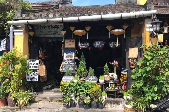 Hoi An Old Town and local Food - Should you book? My call