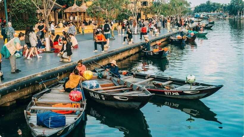 Hoi An: River Lantern Boat Experience with Free 5G eSIM - Discounts that may save you money later