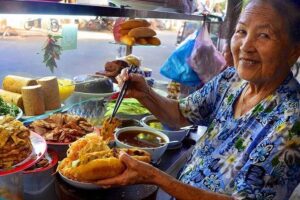 Hoi An Street Food Tour- Eat Like A Local - Stop 1: White Rose Restaurant and the dumplings lesson