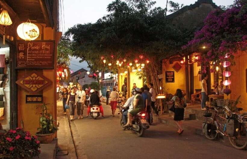 Hoi An: Sunset Food Tasting Tour - Dessert and a local beer (or coffee): finish like you mean it
