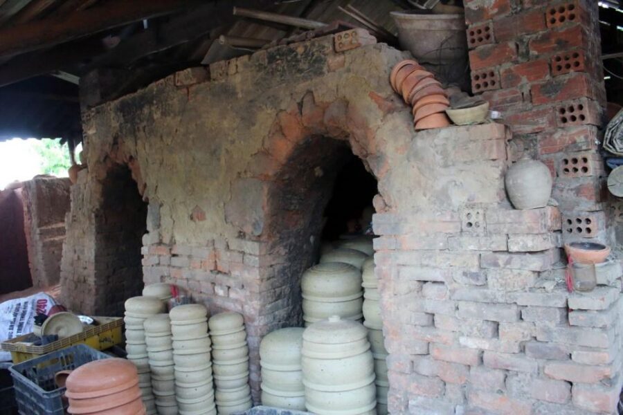 Hoi An: Thanh Ha Village Tour with Pottery Making and Gift - The pot-breaking game: a cheerful finale with a purpose