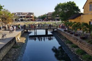 Hoi An town private walking tour with boat trip - The First Stops: Ancient Town to the Local Market