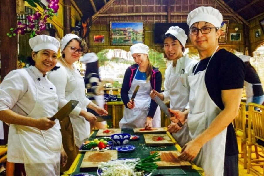 Hoi An:Traditional Cooking Class with Cam Thanh Local Family - Cooking Four Classic Dishes With an English-Speaking Chef