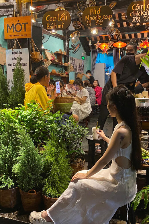 Hoian Old Town - Immersive Free Walking Tour - Japanese Covered Bridge: the postcard start that actually teaches you something