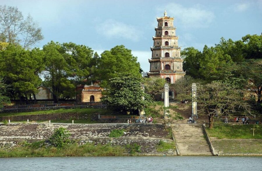 Hue City Tour with Dragon Boat from Hue or Danang or Hoi An - Kings, wives, concubines, and eunuchs: why the guide matters