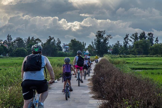 Private Hoi An Evening Food Tastings Tour by Bike - Getting Your Bike Ready at Discova Day Tour Shop